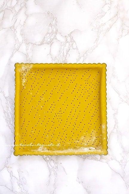 stendere la frolla nello stampo - Ricetta Crostata di pesche