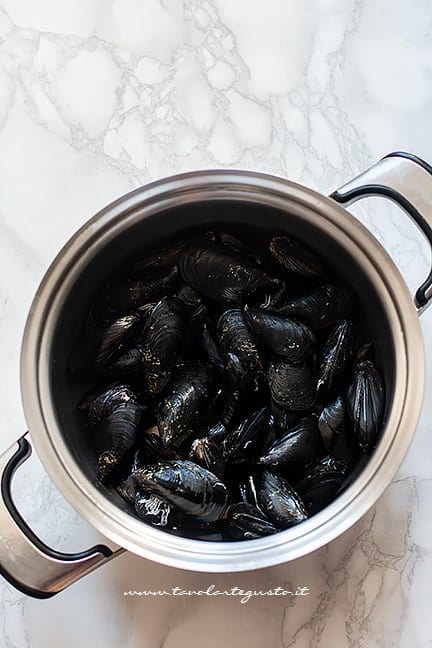 Cuocere le cozze per impepata - Ricetta impepata di cozze