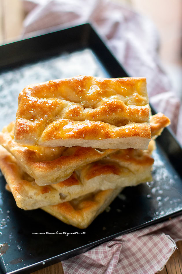 Focaccia genovese - Ricetta Focaccia alla genovese