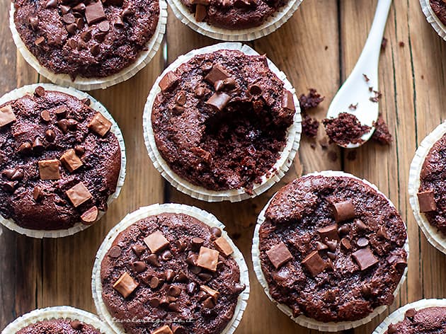 Muffin al cioccolato morbidi - Ricetta Muffin al cioccolato-