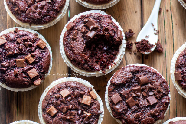 Muffin al cioccolato morbidi - Ricetta Muffin al cioccolato