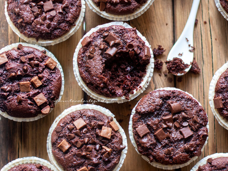 Muffin al cioccolato morbidi - Ricetta Muffin al cioccolato
