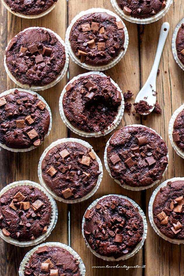 Muffin al cioccolato morbidi - Ricetta Muffin al cioccolato