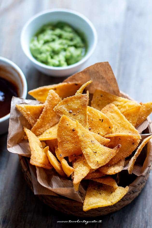 Nachos (Tortillas Chips) - Ricetta Nachos - Ricetta di Tavolartegusto