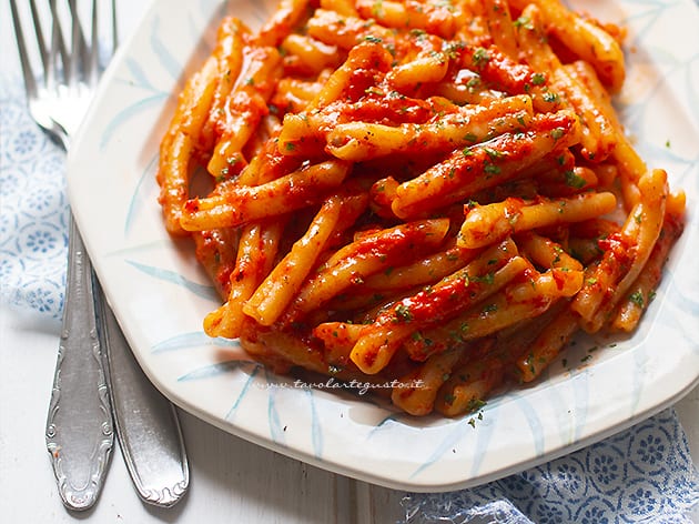 Pasta con crema di peperoni