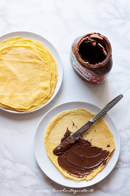 farcire le cialde morbide con la nutella - Crepes alla nutella - Ricetta Crepes alla nutella