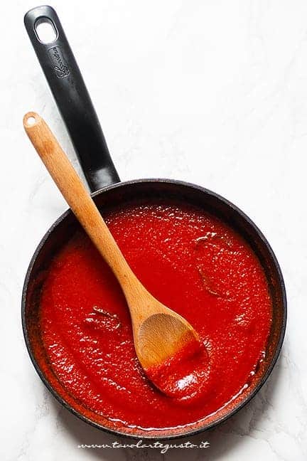 preparare il sugo di pomodoro - Ricetta pasta al forno