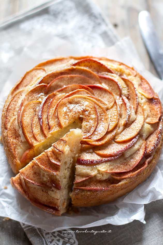 torta di mele vegan - Ricetta Torta di mele vegan (morbida e buonissima) - Ricetta di Tavolartegusto