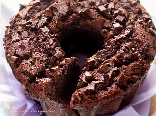 Ciambellone al cacao soffice (Ricetta Ciambellone al cioccolato)-