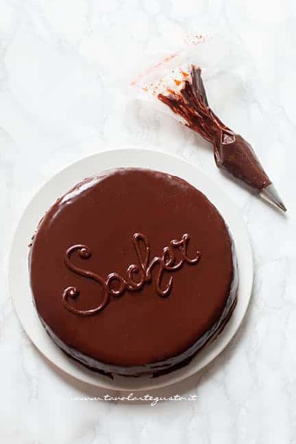 Decorare la Sachertorte - Ricetta Torta Sacher