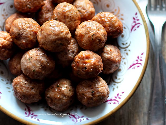 Polpette fritte morbide e dorate - Ricetta Polpette fritte-