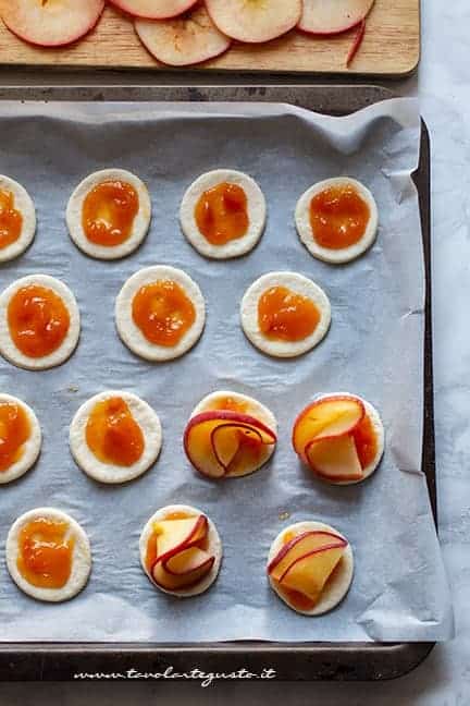 farcire le pizzette con le mele e marmellata - Pizzette alle mele