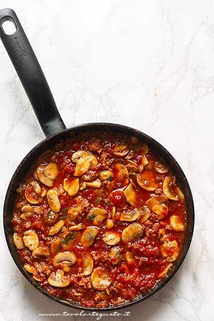 sugo alla boscaiola saporito - Ricetta pasta alla boscaiola