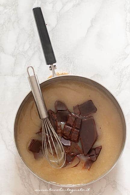 Aggiungere il cioccolato fondente - Ricetta Crema al cioccolato vegan