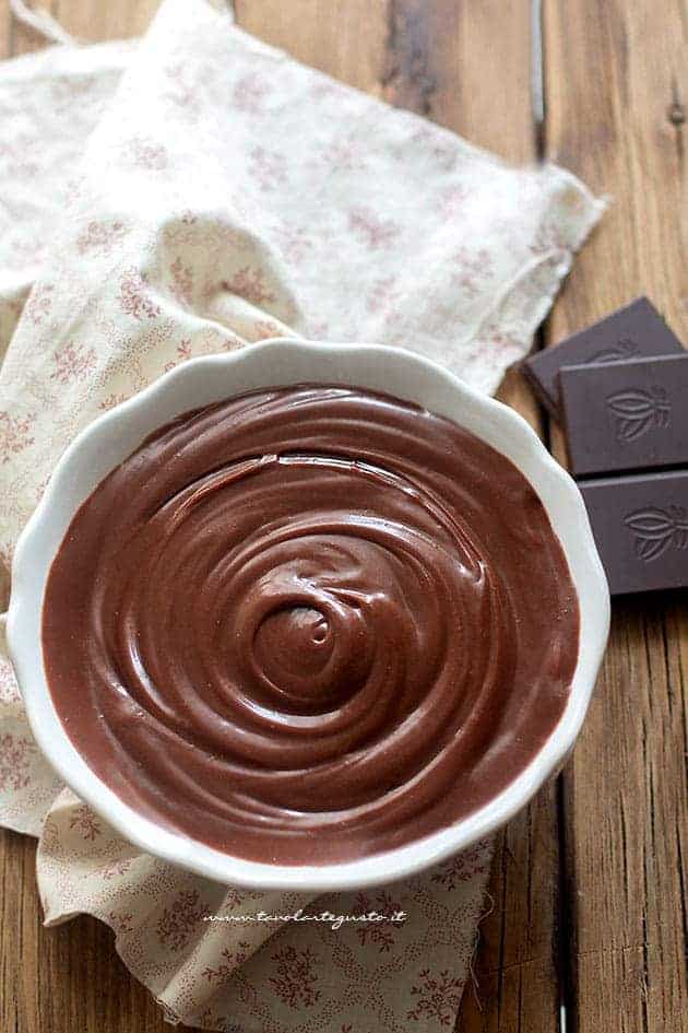 Crema al cioccolato vegan - Ricetta Crema al cioccolato senza uova e senza latte