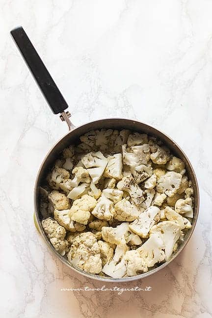 stufare il cavolfiore in pentola con spezie - Ricetta pasta e cavolfiore