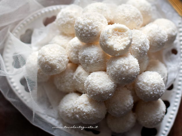 Palline al cocco - Ricetta palline al cocco- - Ricetta di Tavolartegusto