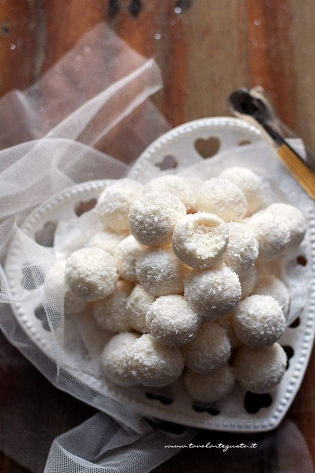 Dolci Di Natale Veloci.Palline Al Cocco Ricetta Veloce In 3 Minuti Senza Cottura