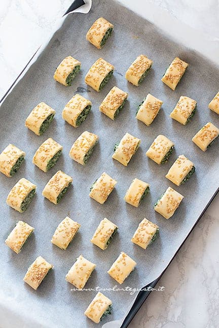 Rustici di pasta sfoglia pronti da cuocere - Ricetta Rustici di pasta sfoglia