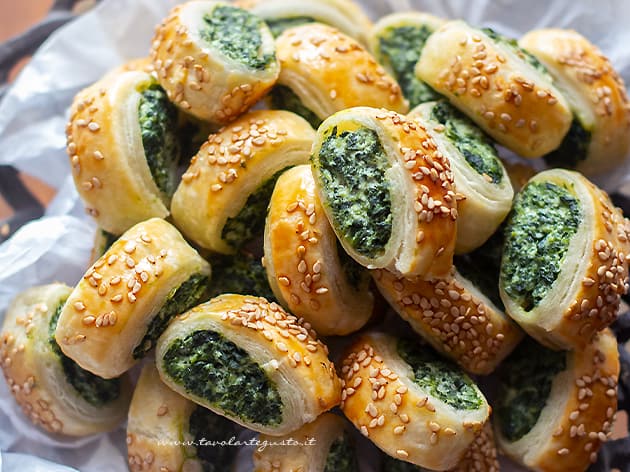 Rustici di pasta sfoglia ripieni perfetti per Aperitivo e Buffet