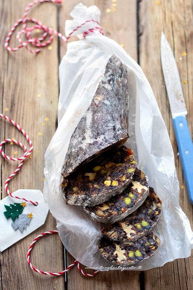 Dolci Di Natale Con Frutta Secca.Salame Di Frutta Secca E Cioccolato Da Servire E Regalare Vegan