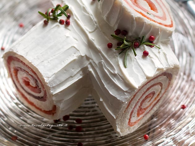 Tronchetto Di Natale Con Pane Per Tramezzini.Tronchetto Di Natale Salato L Antipasto Veloce Senza Cottura Ricetta Facile