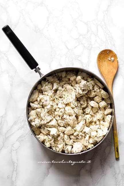 stufare il cavolfiore con erbe - Ricetta Vellutata di Cavolfiore - Ricetta di Tavolartegusto