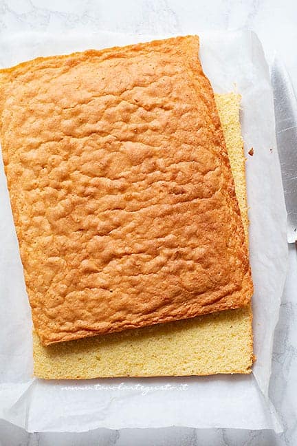 tagliare la torta a metà - Ricetta Albero di Natale di Tortine Paradiso