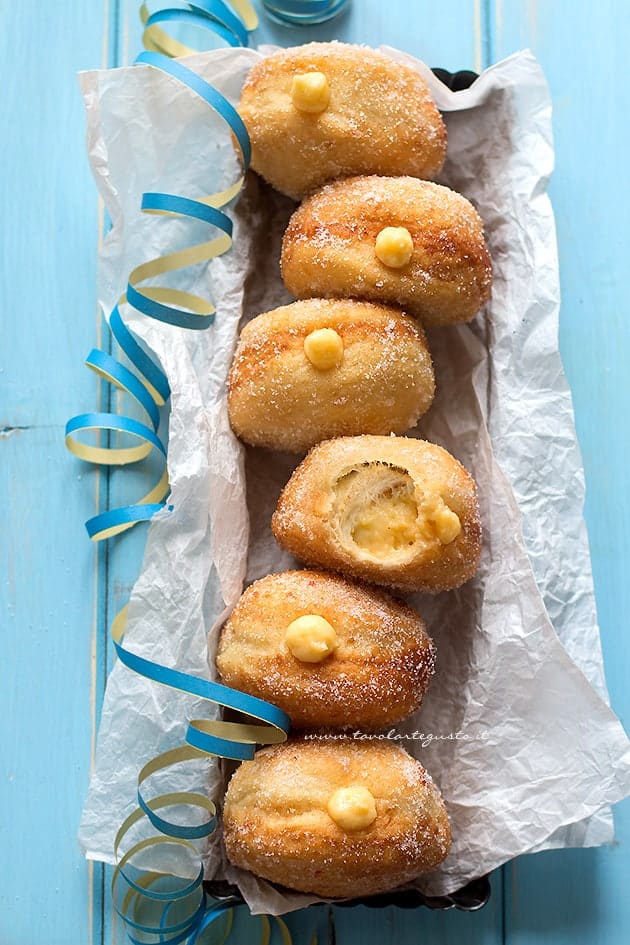 Bomboloni alla crema - Ricetta Bomboloni - Ricetta di Tavolartegusto