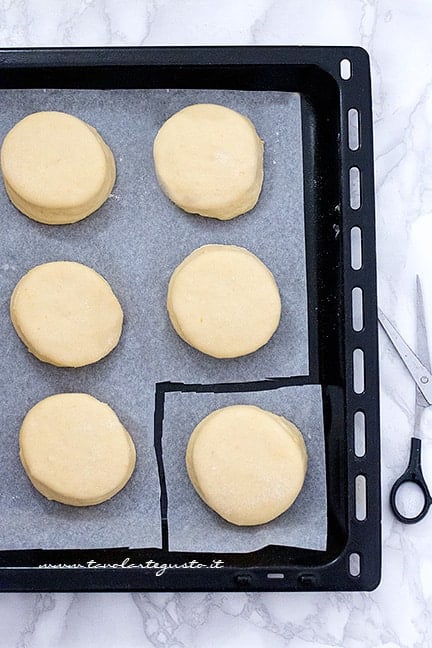 Bomboloni gonfi e lievitati - Ricetta Bomboloni - Ricetta di Tavolartegusto