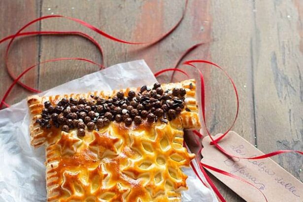 Calza della Befana di pasta sfoglia - Ricetta Calza di pasta sfoglia.