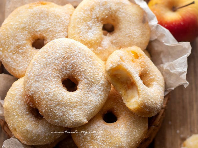 Frittelle di mele - Ricetta frittelle di mele veloci- - Ricetta di Tavolartegusto