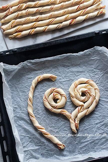 Torta salata a forma di cuore (Cuore di pasta sfoglia) Ricetta velocissima!