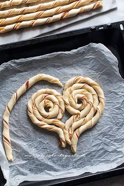 come fare il cuore di pasta sfoglia 2 - Ricetta Torta salata a forma di cuore