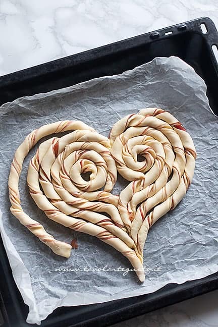 come fare il cuore di pasta sfoglia 3 - Ricetta Torta salata a forma di cuore