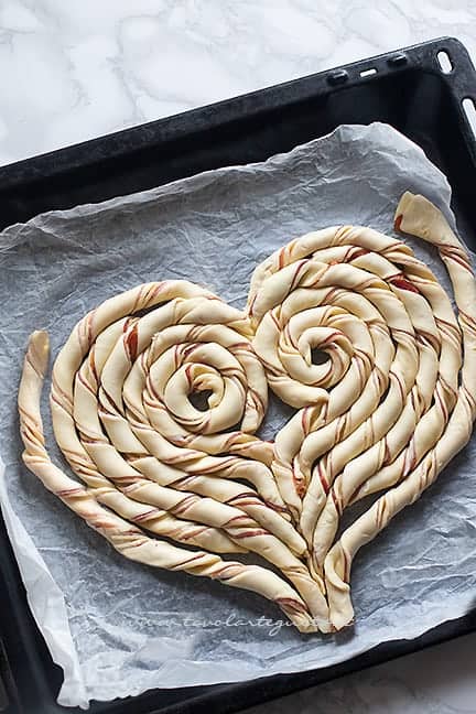 Torta salata a forma di cuore (Cuore di pasta sfoglia) Ricetta velocissima!