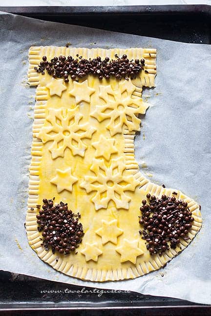 decorare la calza di pasta sfoglia -Ricetta Calza della Befana di pasta sfoglia