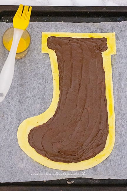 farcire la calza di sfoglia con la nutella - Ricetta Calza della Befana di pasta sfoglia