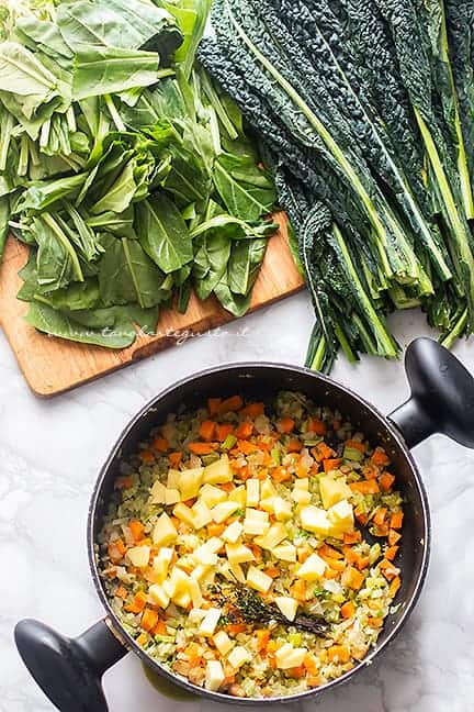 soffriggere le verdure - Ricetta Ribollita