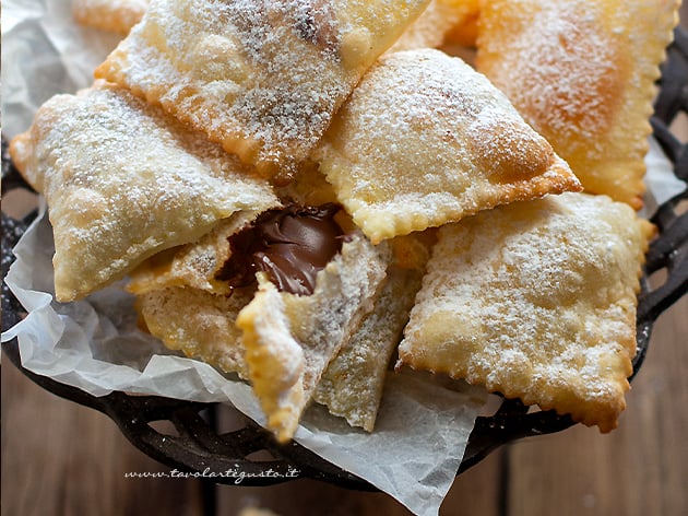 Bugie ripiene di nutella e marmellata - Ricetta Bugie ripiene-