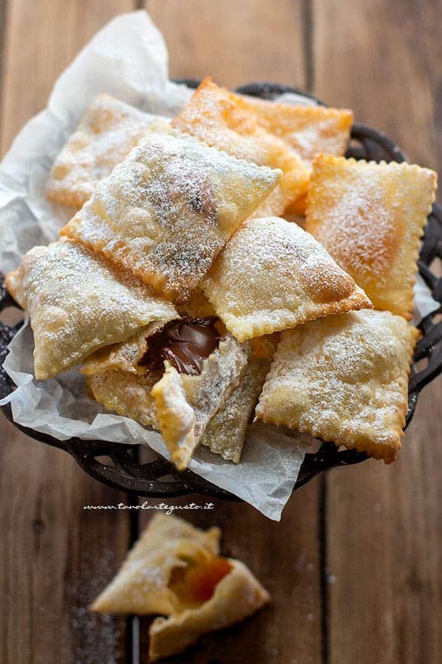 Bugie ripiene di nutella e marmellata - Ricetta Bugie ripiene