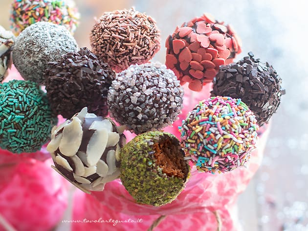 Cake pops - Ricetta Cake pops- - Ricetta di Tavolartegusto