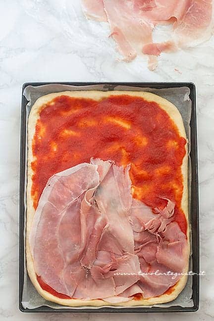 Condire con pomodoro, prosciutto e provola -Ricetta Parigina