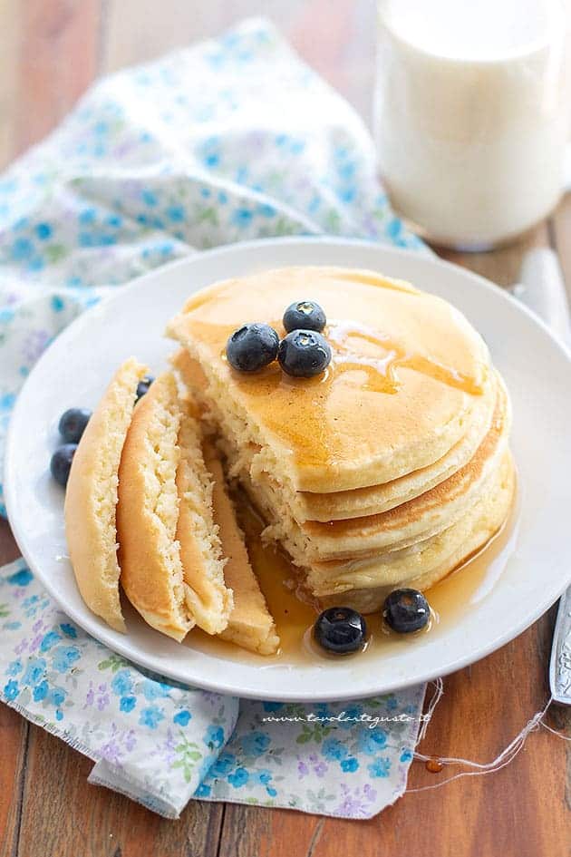 Pancake americani soffici - Ricetta Pancake - Ricetta di Tavolartegusto