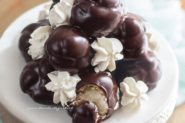 Profitterol - Ricetta Profitterol (Profiteroles)-