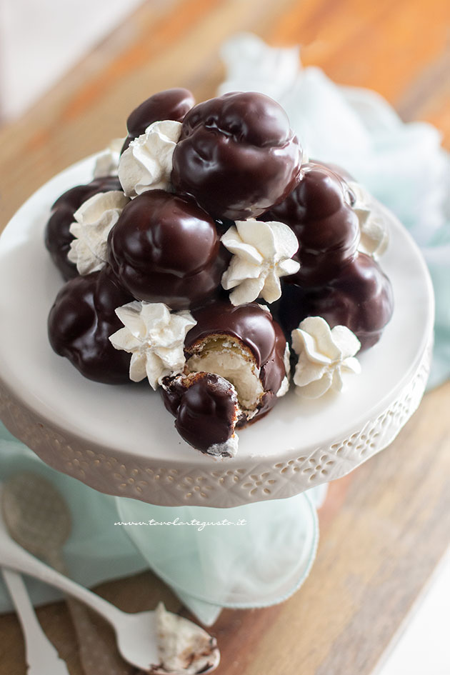 Profitterol - Ricetta Profitterol (Profiteroles) - Ricetta di Tavolartegusto