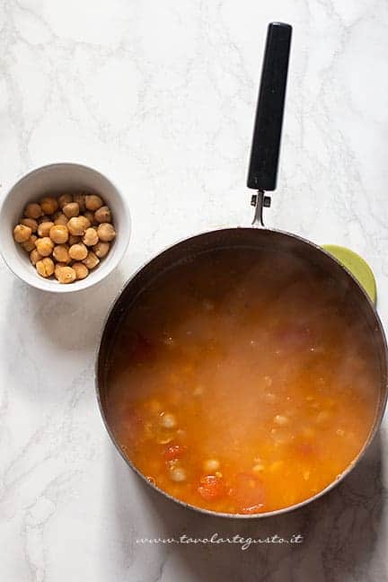 ceci stufati con pomodorini - Ricetta Lagane e ceci