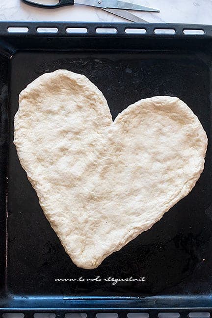 come fare la pizza a forma di cuore - Ricetta Pizza a forma di cuore