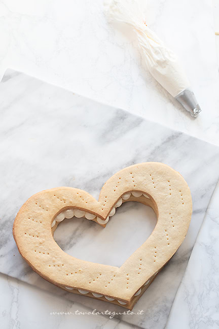 decorare la superficie della Cream Tart