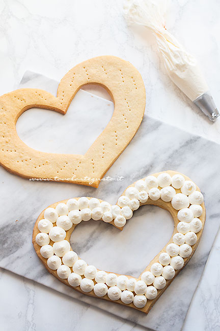 farcire e decorare la Cream Tart -Ricetta Cream Tart